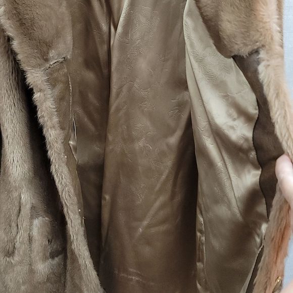 Beautiful Vintage Woman's Faux Fur Waist Length Jacket - Picture 5 of 12